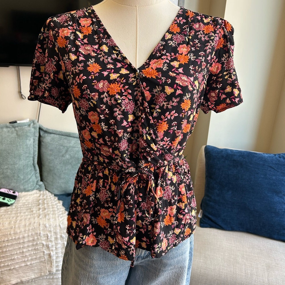 Loft Floral V-Neck Wrap Top - size small